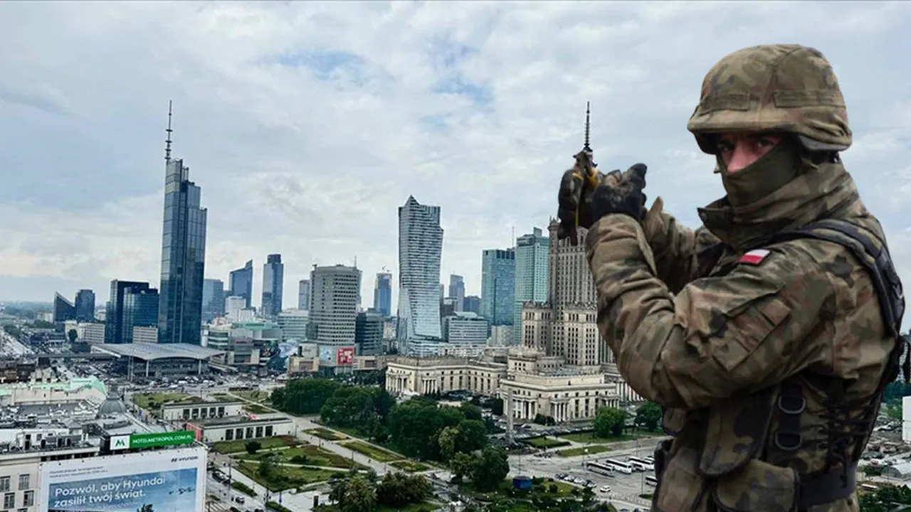 Polonia mobilita 10.000 soldati per contrastare minaccia di sabotaggio russa, con supporto ucraino