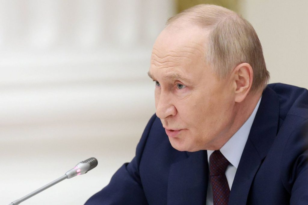 Tensioni nucleari: Putin valuta test atomici in risposta ai piani di Trump