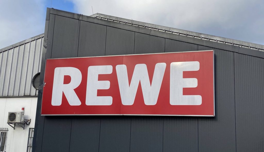 Rewe in difficoltà: l&#039;ufficio dei consumatori del Baden-Württemberg interviene con un&#039;indagine approfondita