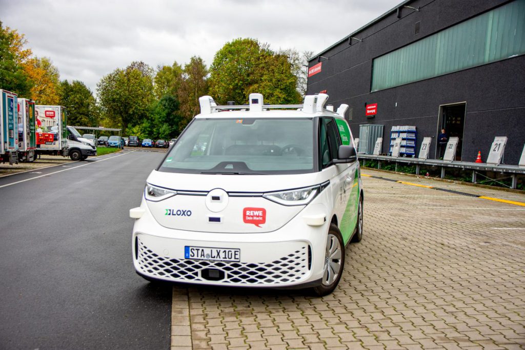 Rewe sperimenta un nuovo metodo di consegna degli acquisti in una città.