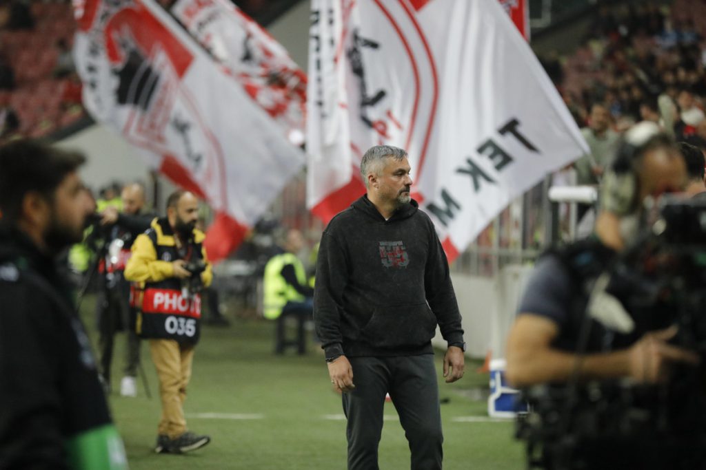 L&#039;ex allenatore del Schalke fa sensazione con la sua nuova squadra: cosa significa per il mondo del calcio?