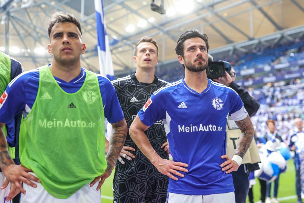 Esperienze di un ex calciatore del Schalke 04: le pressioni e gli stress del calcio professionistico