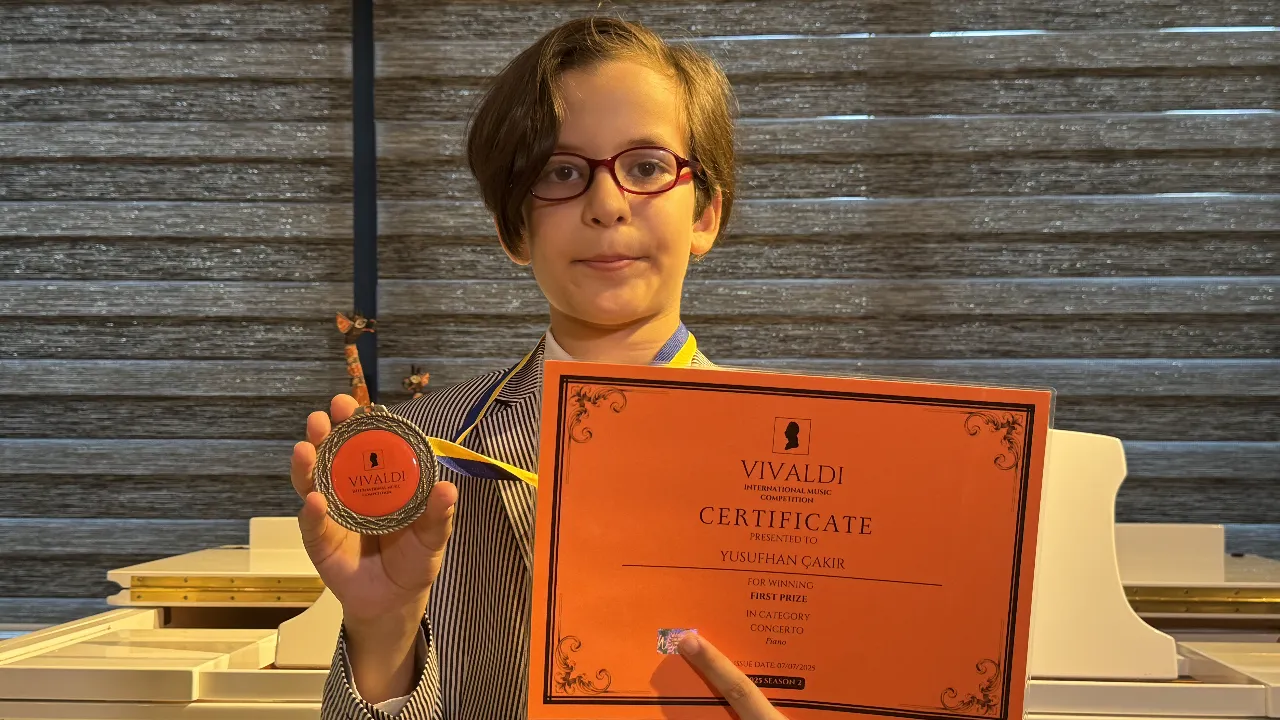 Yusufhan Çakır, 10 anni, ottiene il diploma ARSM di livello liceale