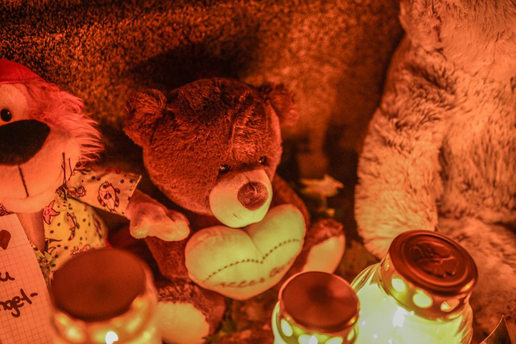 Bambina di 5 anni uccisa nel Sauerland: polizia cerca indizi per caso “Accento XY”