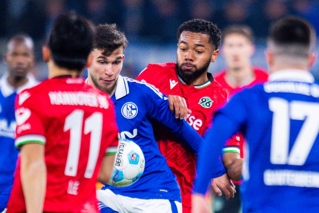 Declino di un talento: la storia di un ex giocatore del FC Schalke 04 che non ha raggiunto il successo sperato