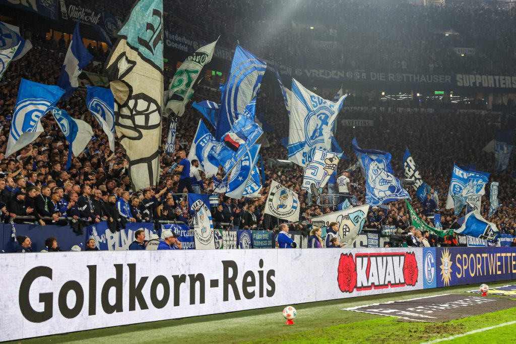 La critica dei tifosi del FC Schalke 04: una chiamata alle armi per il successo del club