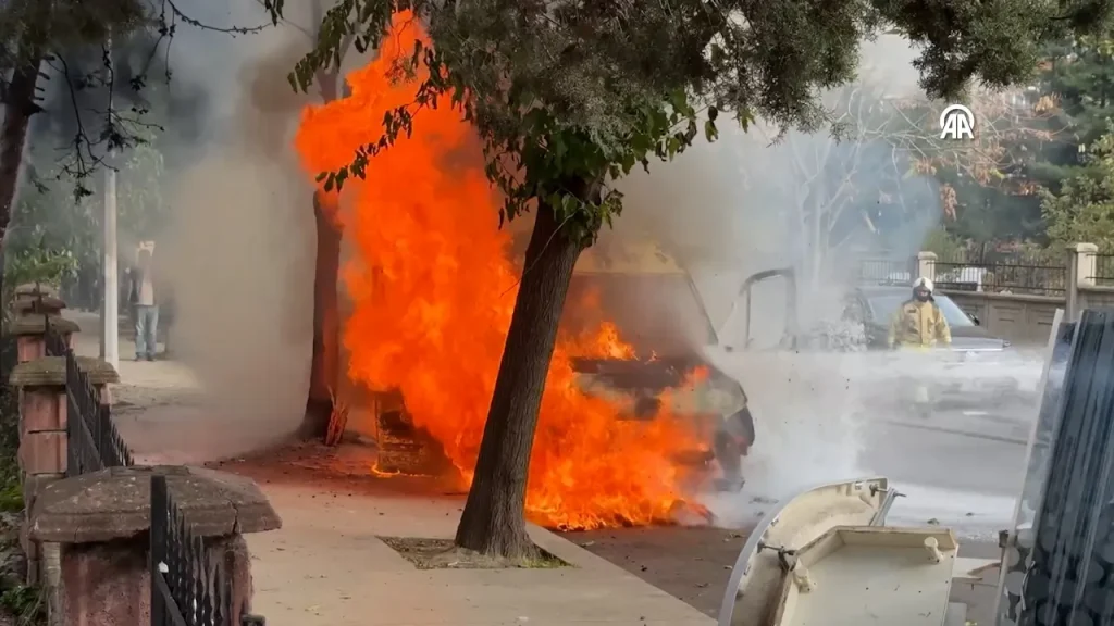 Minibus di servizio esploso: conducente ferito in zona industriale turca