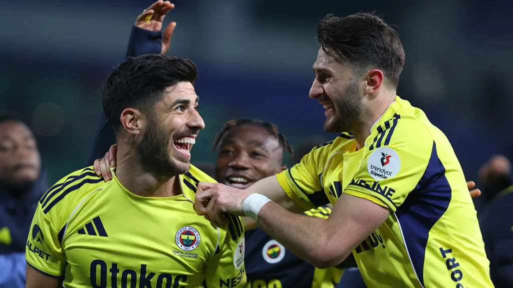 Trabzonspor vince 4‑3 a Başakşehir, Konyaspor e Antalyaspor pareggiano; Galatasaray e Fenerbahçe mantengono la vetta