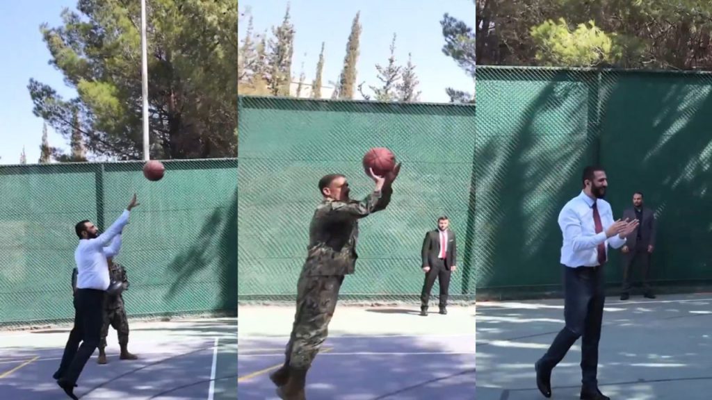 Incontro Insolito: Il Presidente della Siria Gioca a Calcio con Ufficiali Americani in un Gestodi Distensione e Cooperazione