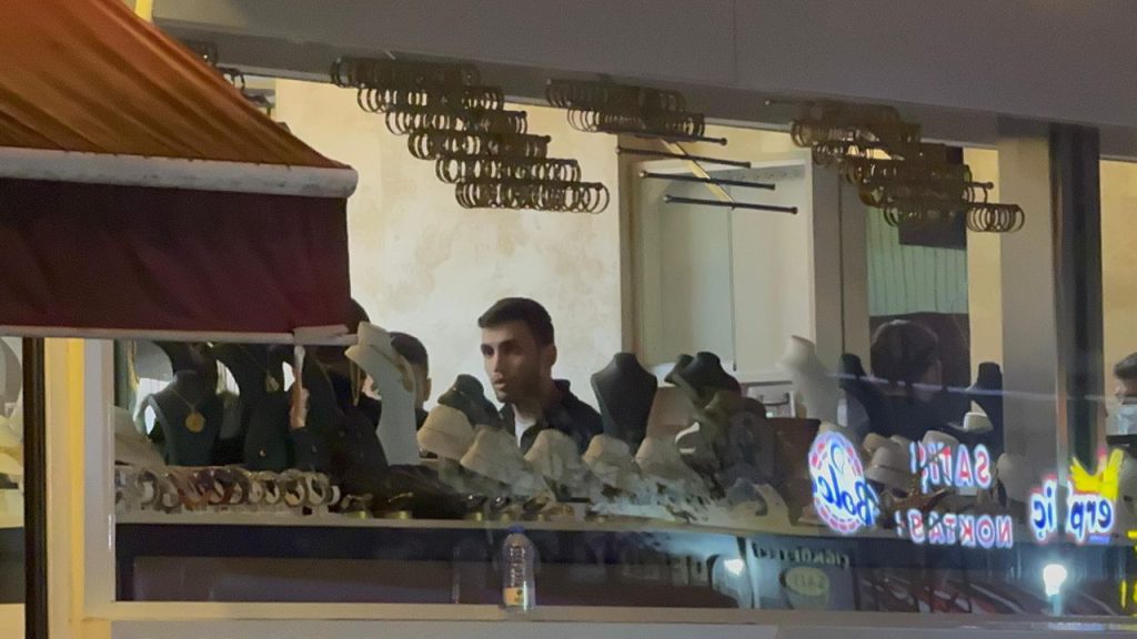 Crollo di un edificio a Gebze: il gioielliere salva i suoi beni più preziosi in pochi minuti