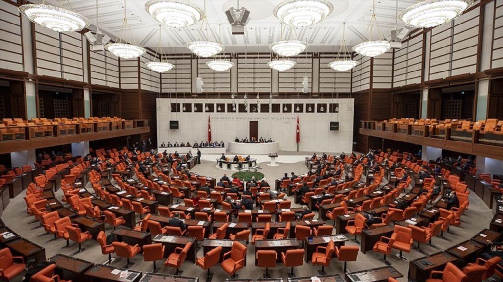 Settimana decisiva per la Turchia: il Parlamento discute regolamentazioni che interessano milioni di persone