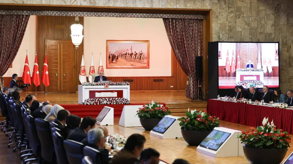 TBMM: voto sul tema Imralı previsto per venerdì, dichiarato l&#039;impegno di Feti Yıldız