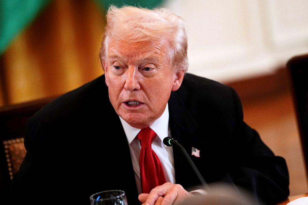 Emergenza alla Casa Bianca: incontro tra Trump e rappresentanti del settore farmaceutico interrotto da un incidente improvviso