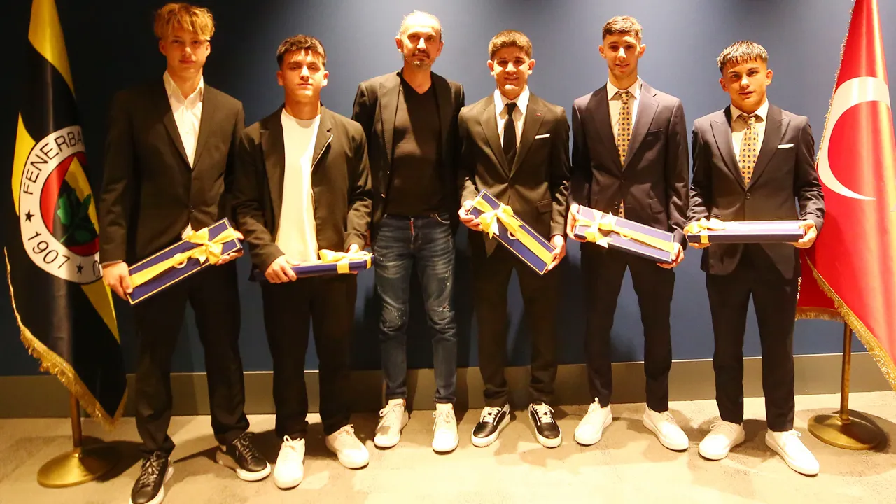 Fenerbahçe firma cinque contratti con giovani della propria accademia