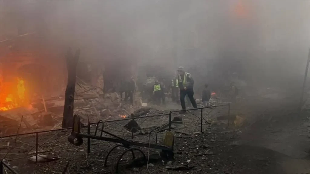 Ucraina attacca tre obiettivi russi: impianti aeronautici, di produzione di droni e petroliferi