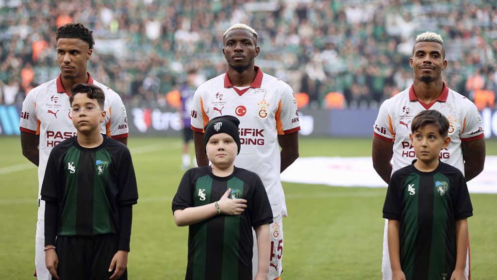 Critiche durissime al Galatasaray: il commentatore Emre Aşık non ha risparmiato i giocatori dopo la sconfitta contro il Kocaelispor