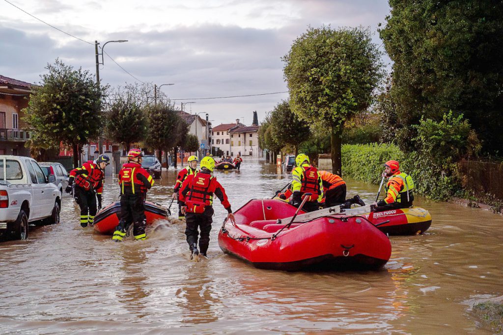 Un tedesco muore aiutando una donna anziana durante un&#039;operazione di soccorso in Italia in pieno temporale