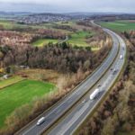 Polizia indaga su mani di donne trovate sull'A45 in NRW: nuova pista in corso