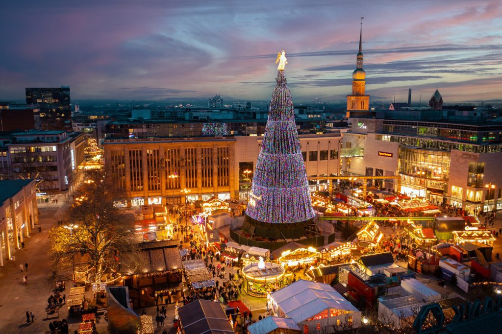 Dortmund presenta la nuova illuminazione dell’albero di Natale, il più grande al mondo