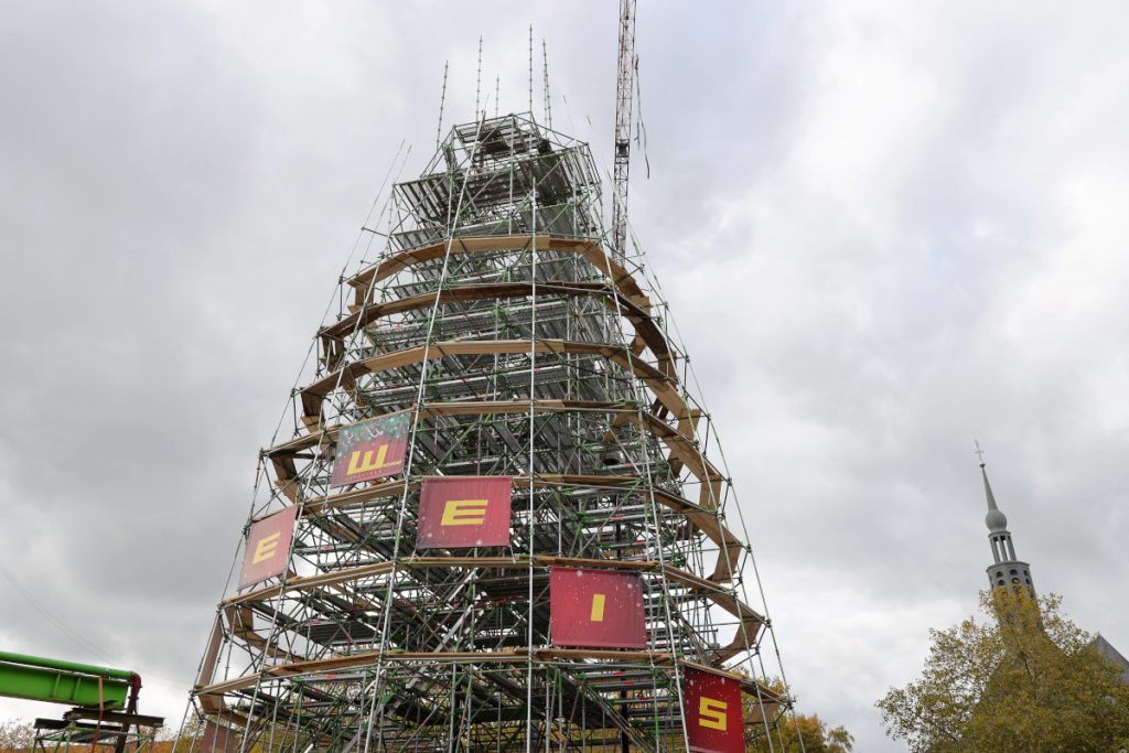 Il Weihnachtsmarkt di Dortmund al Centro dell&#039;Attenzione: L&#039;Albero di Natale Simbolo di Tradizione e Discussione