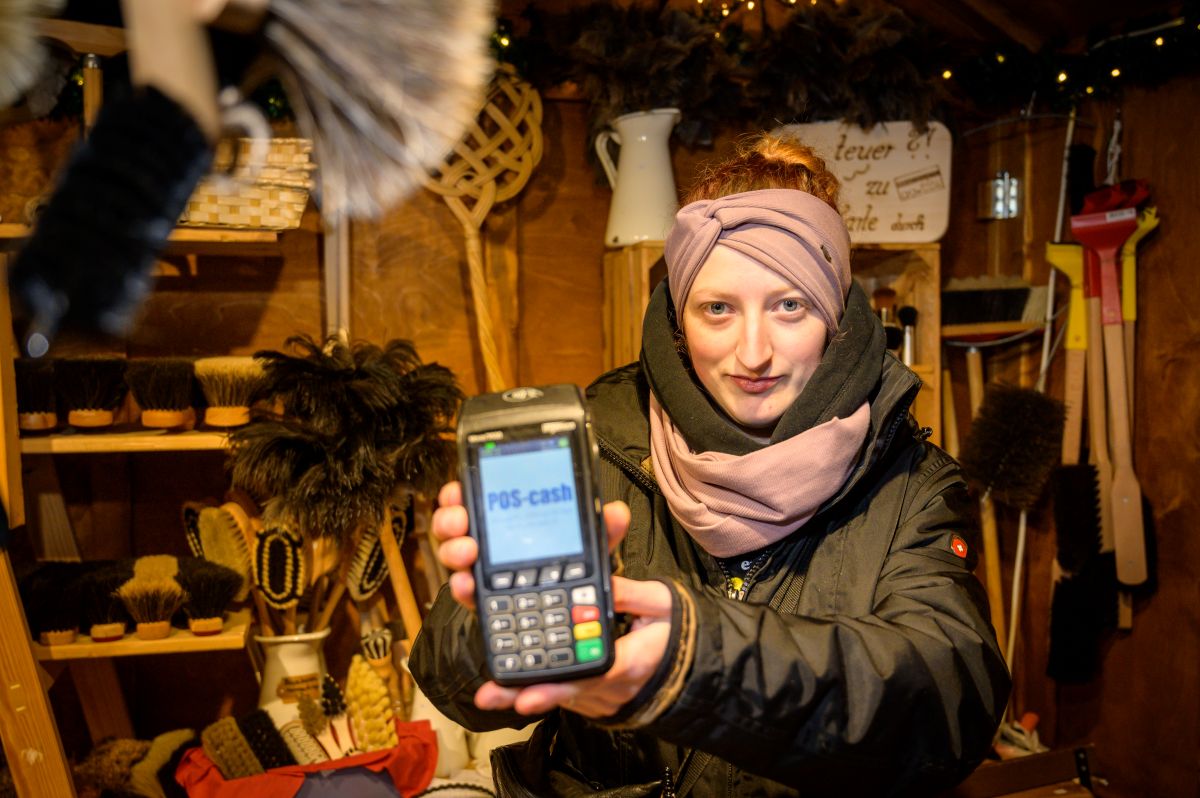 Discussione sull'obbligo di pagamento con carta nei mercati di Natale tedeschi