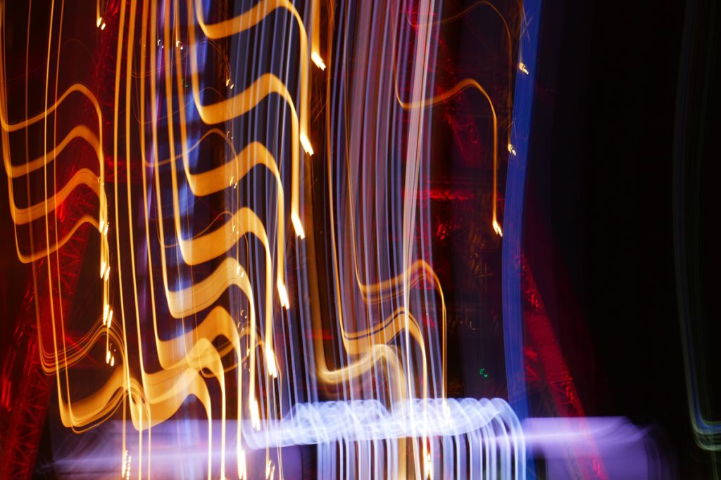 Mercatino di Natale in Nord Reno-Westfalia Annullato: Una Delusione per gli Appassionati

Problemi per i fan dei mercatini di Natale in NRW
È stata una pillola amara per gli appassionati dei mercatini di Natale in Nord Reno-Westfalia (NRW). Una popolare manifestazione è stata annullata. Il motivo è particolarmente deludente.

Approfondimento
La decisione di annullare il mercatino di Natale in NRW ha lasciato molti sostenitori delusi e insoddisfatti. La ragione dietro questa scelta non è stata ancora pienamente spiegata, ma sembra che ci siano stati problemi di natura organizzativa o economica.

Possibili Conseguenze
L&#039;annullamento del mercatino di Natale potrebbe avere conseguenze negative per l&#039;economia locale, in particolare per i commercianti e gli artigiani che si affidavano a questo evento per vendere i loro prodotti. Inoltre, la cancellazione potrebbe anche influire negativamente sull&#039;atmosfera festiva della regione.

Opinione
Non è chiaro come la comunità reagirà a questa notizia, ma è probabile che molti siano delusi e frustrati dalla decisione di annullare il mercatino di Natale. Alcuni potrebbero considerare questa scelta &quot;incomprensibile&quot;, come suggerito dal titolo originale.

Analisi Critica dei Fatti
La mancanza di informazioni dettagliate sulla ragione dell&#039;annullamento rende difficile fornire un&#039;analisi approfondita. Tuttavia, è chiaro che la decisione di cancellare il mercatino di Natale avrà un impatto significativo sulla comunità e sull&#039;economia locale.

Relazioni con altri fatti
Questo annullamento potrebbe essere collegato ad altri eventi o problemi nella regione, come difficoltà economiche o problemi di gestione degli eventi. Ulteriori informazioni sarebbero necessarie per comprendere appieno le relazioni tra questo evento e altri fatti nella regione.

Contesto storico
I mercatini di Natale sono una tradizione consolidata in molte regioni della Germania, compresa la NRW. L&#039;annullamento di uno di questi eventi potrebbe essere visto come un&#039;interruzione di questa tradizione e potrebbe avere un impatto sullo spirito festivo della comunità.

Fonti
La fonte di questa notizia è il sito fonte-rss.it. Per ulteriori informazioni, si prega di visitare il sito web della fonte originale.