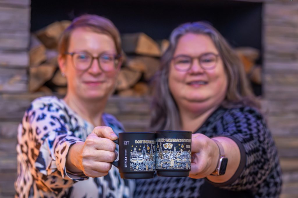 Nuova tazza di Natale di Dortmund suscita opinioni contrastanti al mercatino