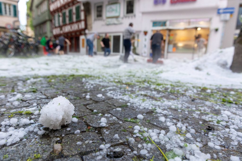 In Germania cade un granello di grandine da 180 grammi: un evento meteorologico raro