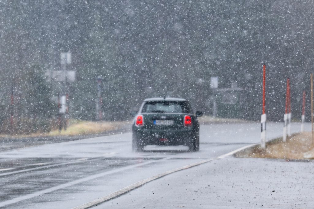 Maltempo invernale in Germania: neve, ghiaccio e caos stradale