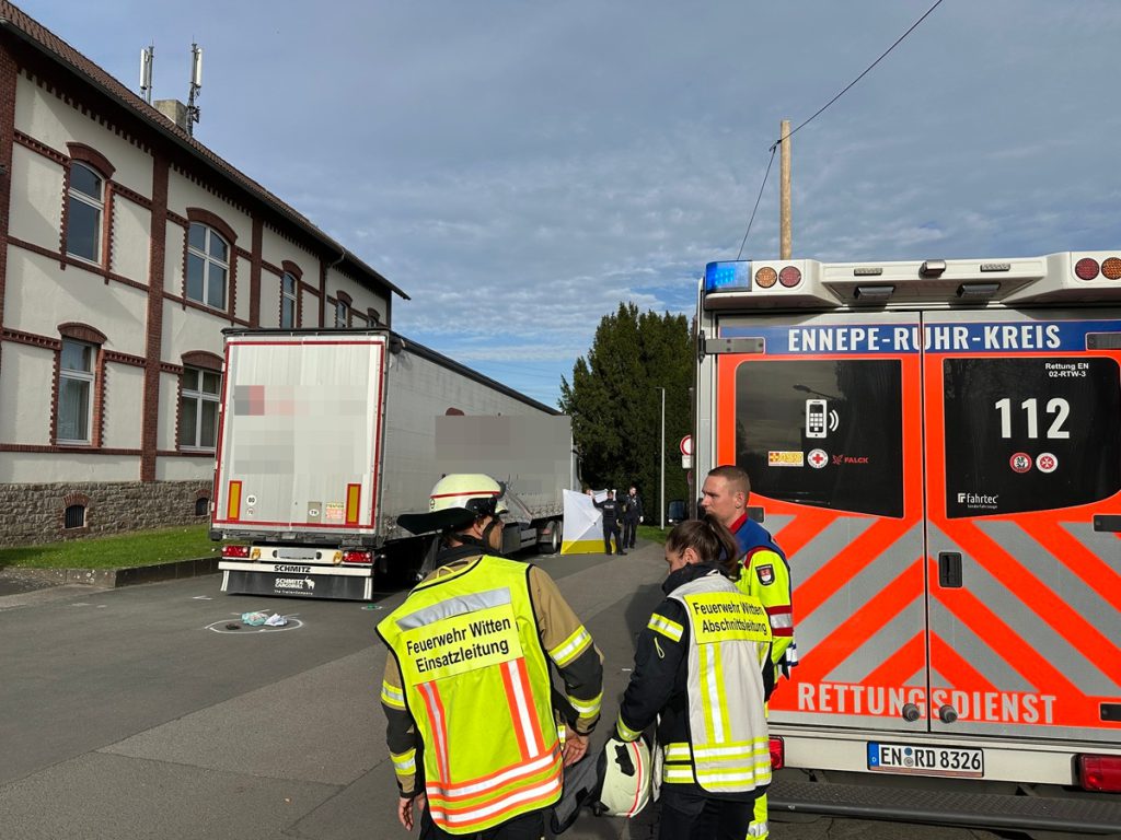 Incidente Mortale in Nord Reno-Westfalia: Una Persona Uccisa da un Camion, le Autorità Indagano sulle Cause