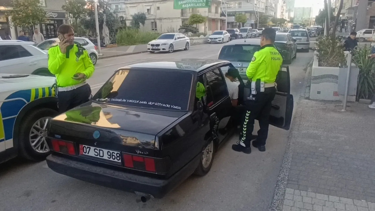 Antalya: revoca della patente per ascolto di musica ad alto volume durante la guida