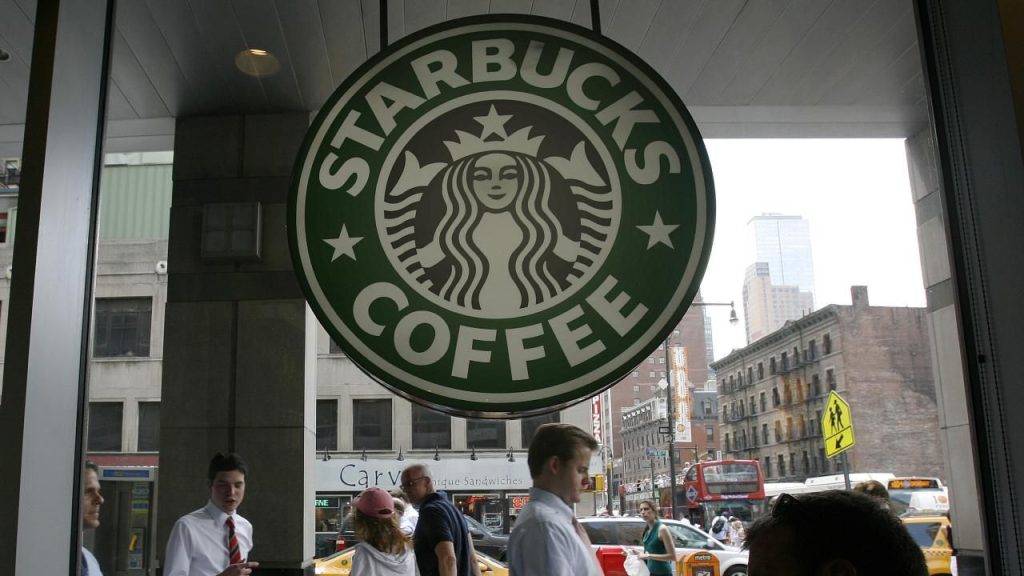 Sciopero dei baristi di Starbucks: 9.000 dipendenti chiedono un aumento salariale del 65% in occasione del Red Cup Day
